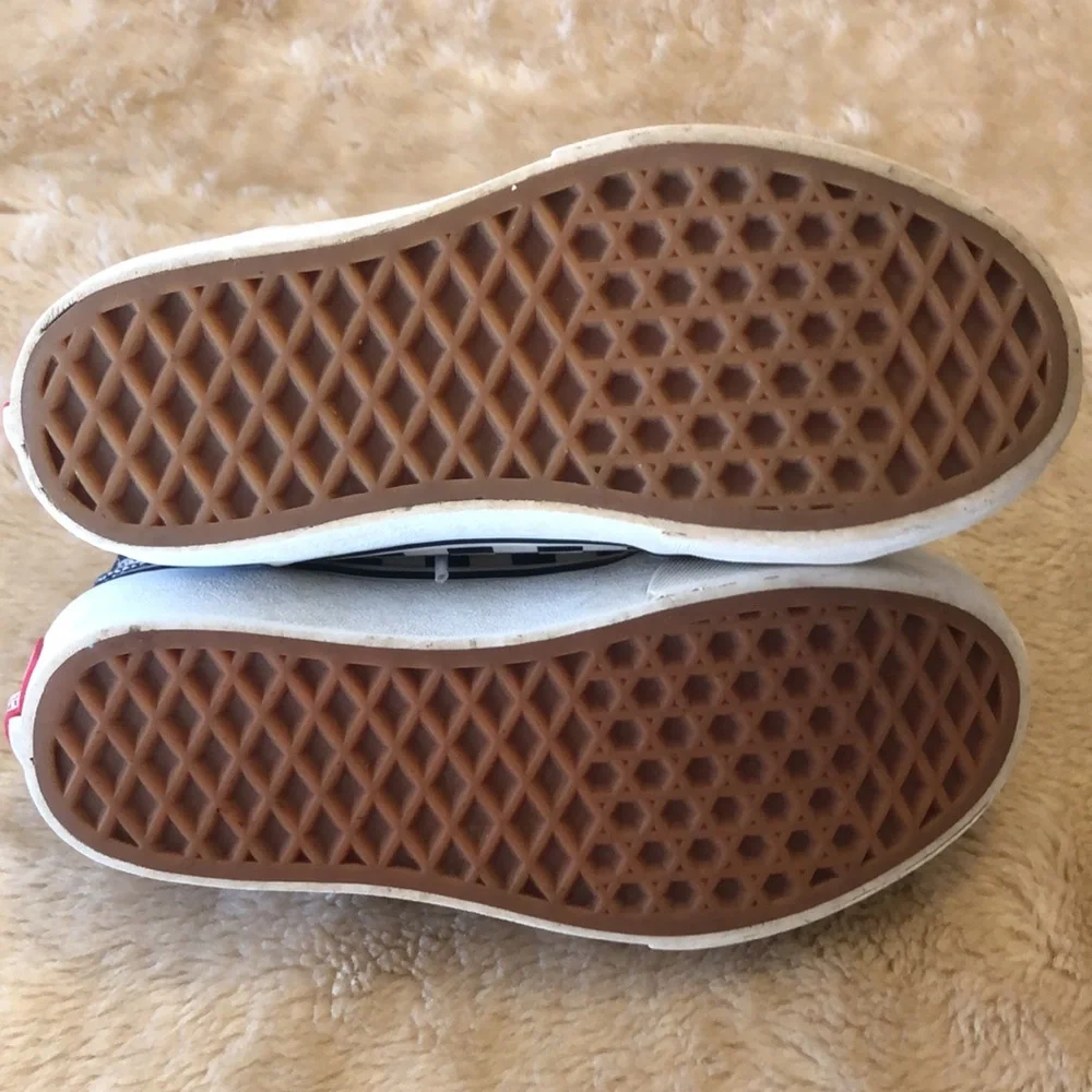 Vans Black and White Sneakers with Bold Stripes. 3331 - Picture 6 of 8